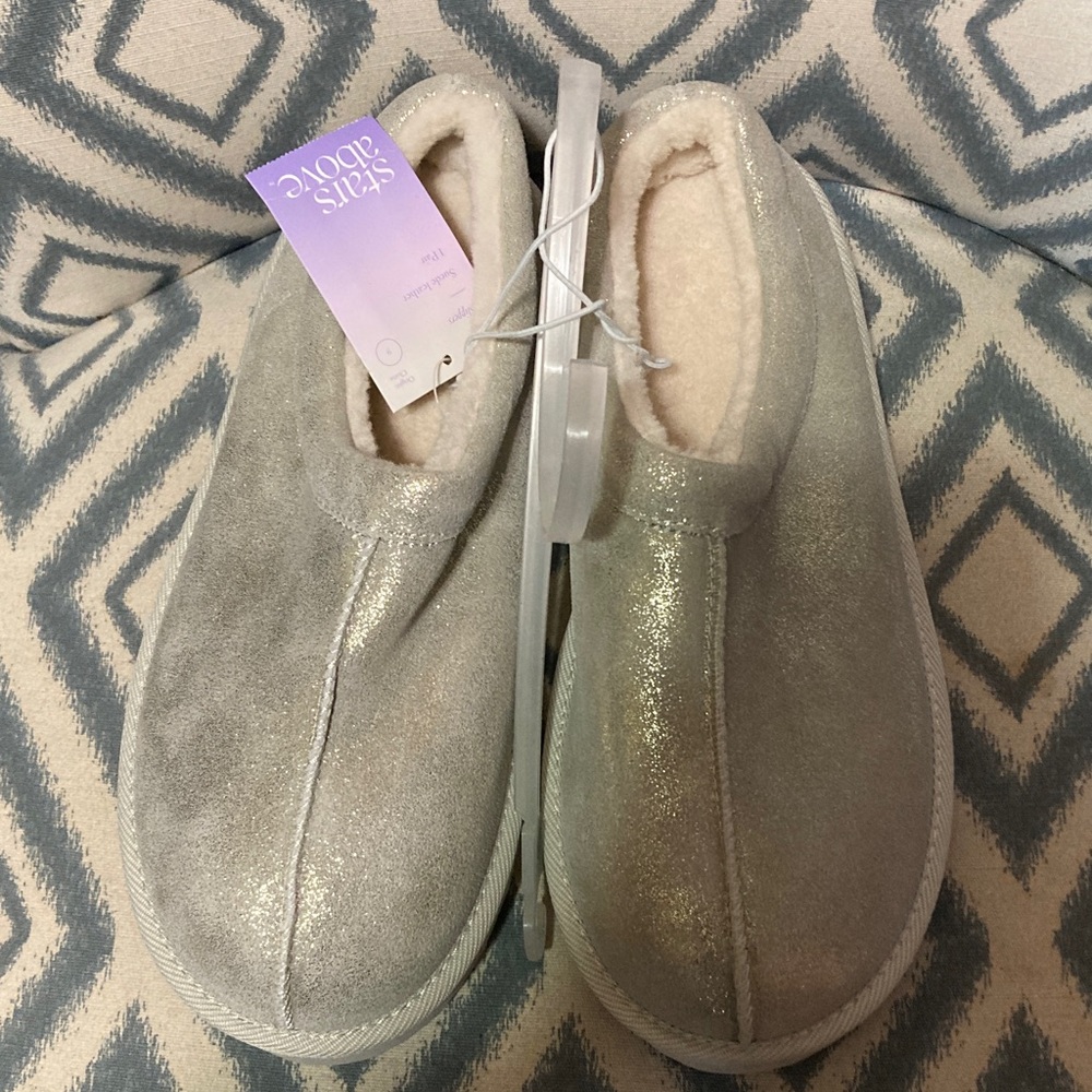 Sparkly Silver Cozy Slip-On Slippers 9‎ NWT 🌸